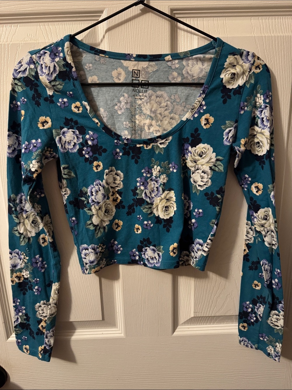 Pacsun  Floral Scoop Neck Long-Sleeve Crop Top